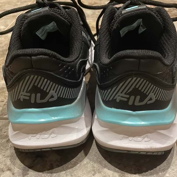 Like new! Womens FILA black aqua running shoes Sz 7 Great condition, w/ Box - Picture 5 of 11